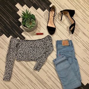 NWOT | AA | OPEN SHOULDER CROP TOP